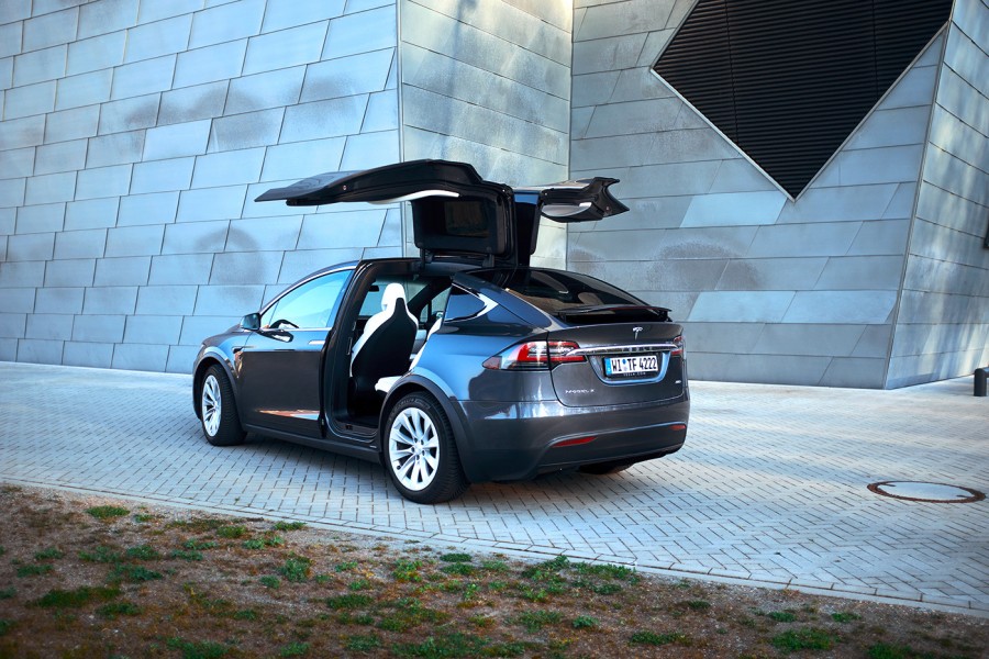 TESLA · MODEL X I